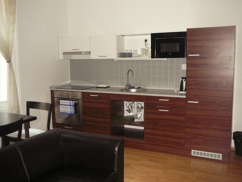 Lion Apartments Medena, Big Size, High Ceilings Μπρατισλάβα Εξωτερικό φωτογραφία