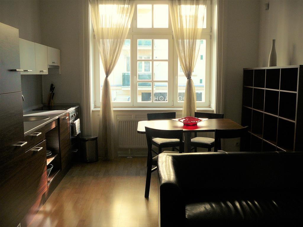 Lion Apartments Medena, Big Size, High Ceilings Μπρατισλάβα Εξωτερικό φωτογραφία