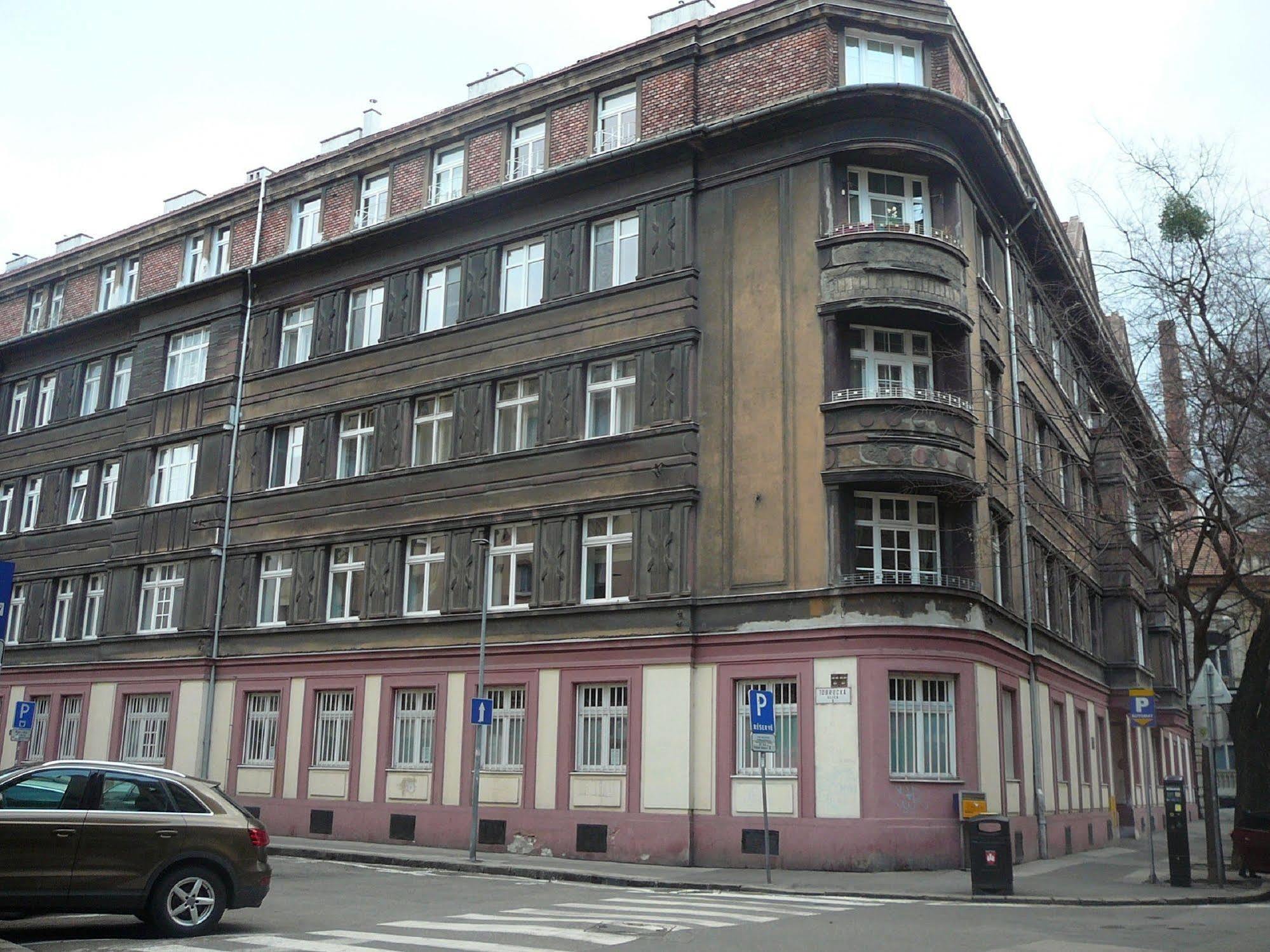 Lion Apartments Medena, Big Size, High Ceilings Μπρατισλάβα Εξωτερικό φωτογραφία