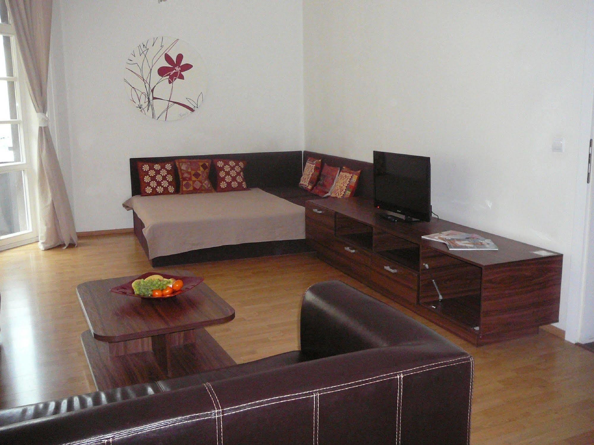 Lion Apartments Medena, Big Size, High Ceilings Μπρατισλάβα Εξωτερικό φωτογραφία
